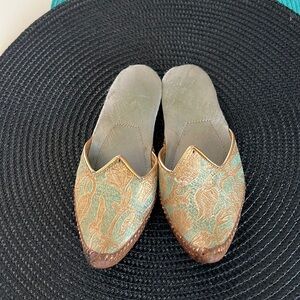 Child’s VINTAGE Turkish slippers